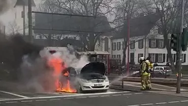 Germania: O mașină a luat foc la semafor. Incidentul survine după atacul armat în care au murit 11 oameni (FOTO, VIDEO)