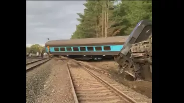 Tren deraiat cu aproape 200 de pasageri la bord. Bilanţul victimelor (VIDEO)