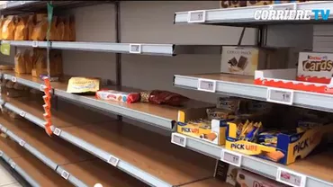CORONAVIRUS. Italienii golesc rafturile magazinelor, în goana după provizii. În farmacii nu se mai găsesc măști (VIDEO)