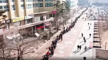 Coadă kilometrică la măşti chirurgicale în Coreea de Sud, surprinsă de o dronă (VIDEO)