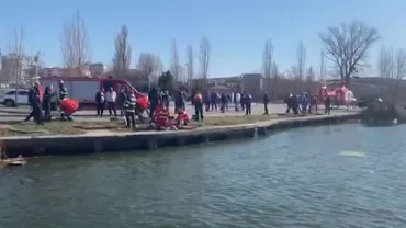 O mașină s-a prăbușit în Lacul Tăbăcărie! Înăuntru se aflau un copil și bunicul său