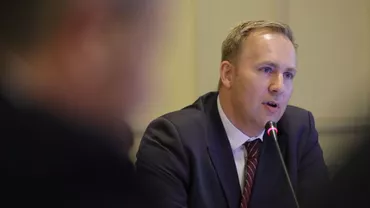 Costache avertizează: Nerespectarea carantinei e pedepsită penal / Ce reguli trebuie să respecte românii care vin din zonele afectate de coronavirus