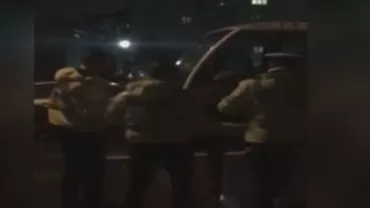 Râmnicu Vâlcea: Șofer de autobuz, beat-criță la volan. A avariat mai multe mașini (VIDEO)