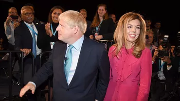 Premierul britanic Boris Johnson şi iubita lui și-au anunțat logodna. Vor avea și un copil (FOTO)