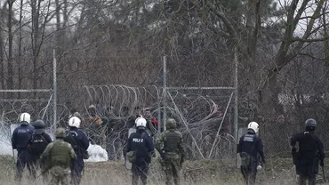 Grecia a respins aproape 35.000 de pătrunderi ilegale pe teritoriul său, dar Turcia îi blochează și ea pe migranții împinși înapoi. Situația de la vama Kastanies, aparent liniștită joi