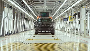 Sectorul automotiv, tot mai afectat de COVID-19. Mai multe fabrici au fost închise, iar scăderea de vânzări ar putea fi de ordinul milioanelor de unități