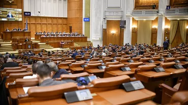 Deputaţii şi senatorii au testat sistemul de vot electronic la distanță ce va fi folosit în ședința consacrată încuviinţării stării de urgenţă