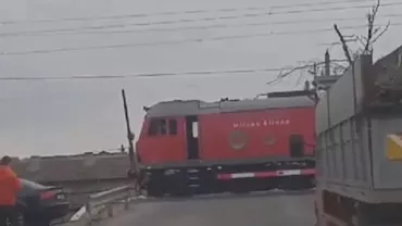 Un conductor a pus trenul ”pe avarii“ și s-a dus să-și ia cafea (VIDEO)