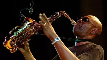 Legendarul saxofonist  Manu Dibango a murit din cauza infecției cu noul coronavirus