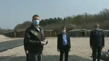 Președintele și premierul au ajuns la Spitalul Militar de Campanie Rol II din Otopeni. Iohannis: „Arată bine aici” (VIDEO)