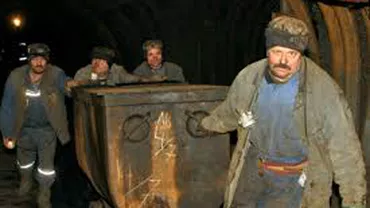 CORONAVIRUS. Un lider de sindicat din CE Oltenia cere intervenția autorităților de la București: 'Minerii merg în autobuze aglomerate și se schimbă cu sutele într-un vestiar'