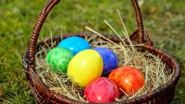 Ingredientele 100% naturale care pot fi folosite pentru vopsirea ouălor de Paște în diferite culori