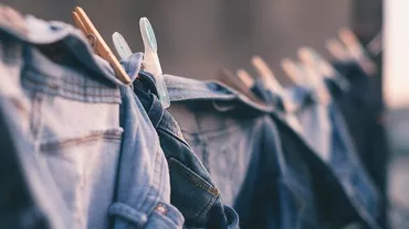 Coronavirus România. Ce trebuie să faci cu hainele după ce te-ai întors de afară: Recomandările autorităților