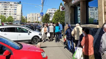 Asaltul dinainte de Paşte: Mii de oameni au dat năvală în pieţe şi magazine. Tradiţiile, mai presus de frica de coronavirus (VIDEO)