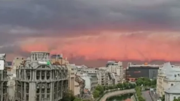 Nori roz pe cerul Capitalei, luni, la apus. Climatolog Roxana Bojariu: În general, ei anunță furtuni puternice (VIDEO)