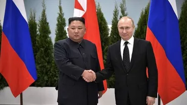 Preşedintele rus Vladimir Putin l-a decorat pe liderul nord-coreean Kim Jong Un