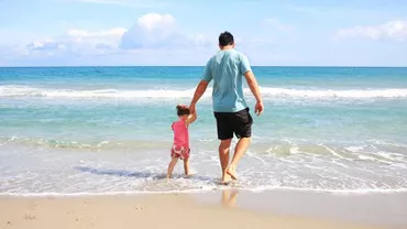 Înotul în mare sau în piscină nu reprezintă un pericol de infectare cu noul coronavirus. Părerea specialiștilor cu privire la transmiterea COVDI-19