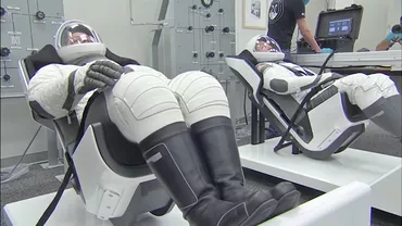 Lansarea SpaceX. Cum arată costumele celor doi astronauți care vor zbura spre Stația Spațială Internațională