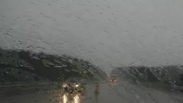 Infotrafic: Ploaie torențială și vânt puternic pe Autostrada Soarelui