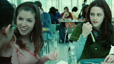 Anna Kendrick, destre suferințele îndurate în timpul filmărilor pentru „Twilight”. „În alte momente sau în alte condiții, chiar am fi devenit prieteni, însă acum îmi vine să omor pe toată lumea”