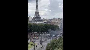 CORONAVIRUS | Proteste ale cadrelor medicale din Franța: Manifestanții s-au adunat în fața Ministerului Sănătății. Poliția a intervenit cu gaze lacrimogene (VIDEO)