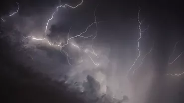 Prognoza meteo weekendul 19-21 iunie 2020. Averse însoțite de descărcări electrice pe parcursul tuturor zilelor