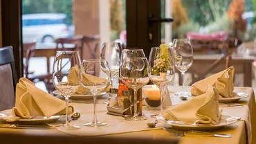 Ce a spus premierul despre redeschiderea restaurantelor și relansarea sectorului HoReCa. Ludovic Orban: „Am avut consultări repetate cu reprezentanții din industria ospitalității”