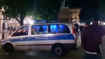 Scene de coșmar în Stuttgart: Vitrinele magazinelor au fost sparte, iar mașinile poliției atacate cu pietre (VIDEO)