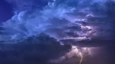 Prognoza meteo, azi, 26 iunie 2020. Ploi bogate cantitativ, însoțite de descărcări electrice