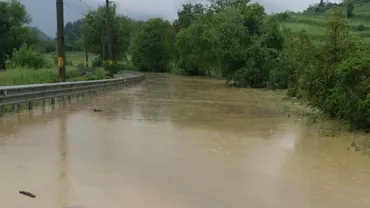 Inundații paralizează România. Drumuri Naționale închise și trafic feroviar restricționat (VIDEO)