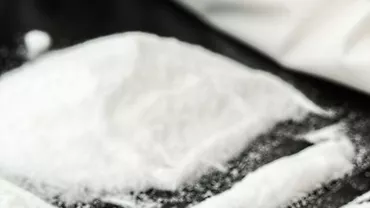 Distracție cu substanțe interzise, la malul mării: 12 tineri au fost prinşi cu cocaină, cannabis şi ecstasy, în Vama Veche