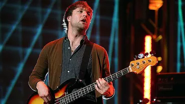Basistul trupei Maroon 5 a fost arestat. Mickey Madden este acuzat de violență domestică