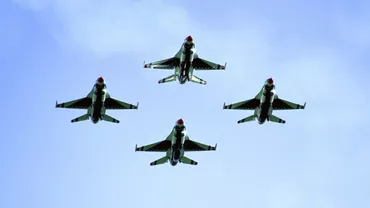 Ziua Aviației Române: Spectacol pe cerul Capitalei / Restricții de circulație pe o serie de artere. Vezi rutele ocolitoare