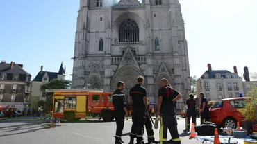 Catedrala din Nantes a fost incendiată de unul dintre voluntari. El riscă ani grei de închisoare și o amendă aspră, după ce a distrus vitraliile și o orgă veche de patru secole