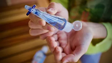 A învins cancerul, dar CORONAVIRUSUL  l-a ajuns din urmă. Incredibila poveste a unuia dintre cei mai îndrăgiţi oameni de televiziune din România (FOTO)