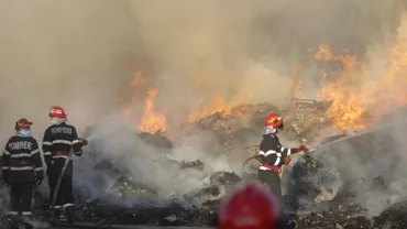 Avertizare Ro-Alert pentru locuitorii din nordul Capitalei: Incendiu de deșeuri lângă fosta groapă de gunoi din Chitila (VIDEO)