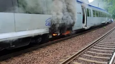 Un tren de pe ruta București - Brașov a luat foc în Prahova. Circa 200 de călători au fost evacuați