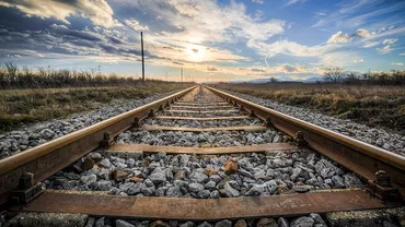 Premierul Ludovic Orban: Obiectivul nostru, ca Guvern, este asigurăm o finanțare fără precedent pentru modernizarea căii ferate. Transportul feroviar este prioritar (VIDEO)