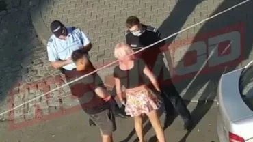 O femeie din Mizil a bătut un jandarm și un polițist. Ea s-a enervat după ce i s-a atras atenția că a intrat într-un magazin fără masca de protecție (VIDEO)