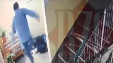 Un curier de 69 ani, din Cluj, i-a dus unui bărbat, la uşă, un aviz de întrerupere a luminii. Ce a urmat e desprins din filmele de groază