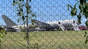 Incident aviatic pe Aeroportul Băneasa. Unui avion Boeing i s-a rupt trenul de aterizare (FOTO)