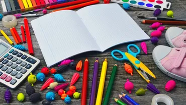 EXCLUSIV // Cât îi costă pe părinți începerea noului an școlar. Prețul aproximativ al rechizitelor pentru o familie cu doi copii