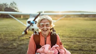 CELE MAI TARI BANCURI CU PENSIONARI: La bancă se înfăţişează un bătrânel care cere să i se acorde un credit destul de mare...