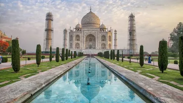 Taj Mahal își redeschide porțile în ciuda numărului mare de cazuri de COVID-19 din India
