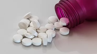 Companiile farmaceutice Novartis, Roche şi Genentech, amendate cu 444 milioane euro pentru practici abuzive. Au vândut un medicament de 30 de ori mai scump decât prețul pieței