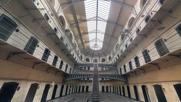 Condamnat la închisoare în Spania din cauza pieselor sale, un rapper așteaptă să vadă dacă va fi extrădat din Belgia