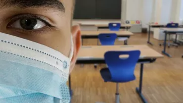 CORONAVIRUS | Buzău: O școală trece în scenariul roșu după ce o învăţătoare şi soţul său au fost testați pozitiv