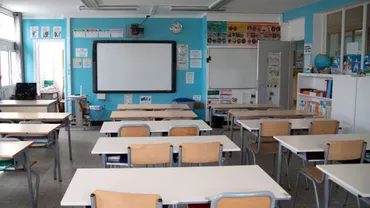 Ministerul Educației: În 344 de școli din țară se învață exclusiv online. În 193 dintre acestea nu au apărut cazuri de infectare cu COVID-19