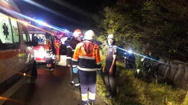 Un microbuz plin cu muncitori s-a răsturnat pe DN 1. Zece persoane au fost transportate la spital (VIDEO)