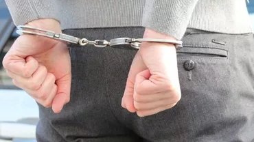 Un bărbat de 51 de ani a fost arestat. El racola minore de pe internet, mințind că este de vârsta lor